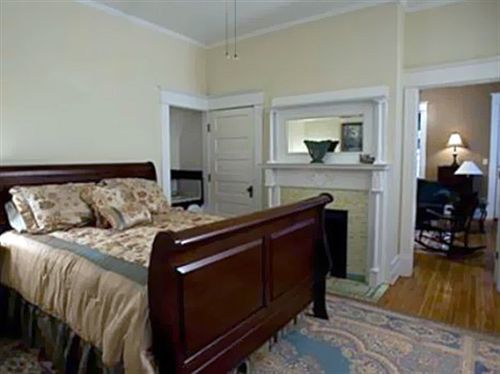 The Historic Morris Harvey House Bed and Breakfast Fayetteville Δωμάτιο φωτογραφία